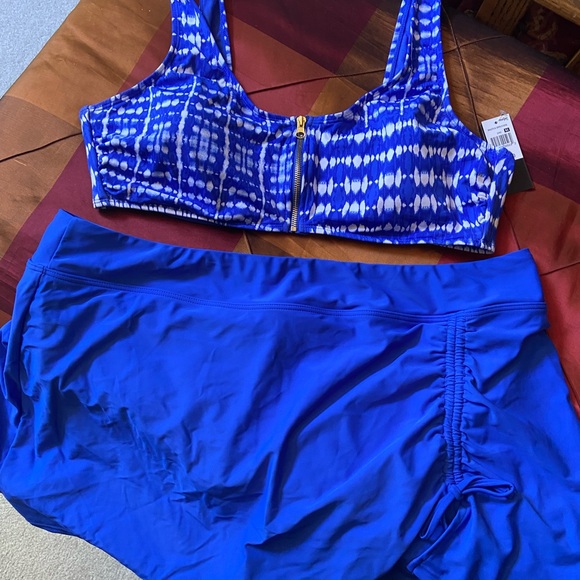 Plus size woman’s 3X 2 piece swimsuit with Attatched skirt - Picture 6 of 6